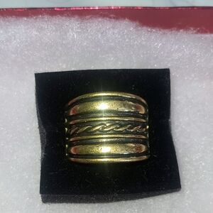 Elegant Gold Women's Ring